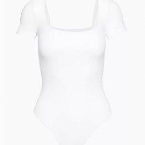 Aritzia Babaton square neck short sleeve bodysuit